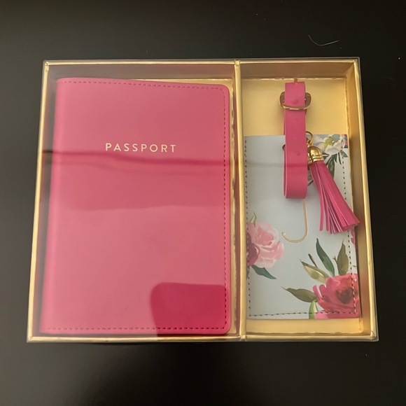 Eccolo Passport and Luggage Tag “J” Gift Set - Picture 2 of 5